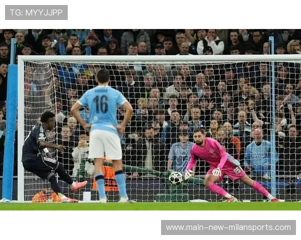 皇马反击一脚直塞，门将出击化解，皇马进攻